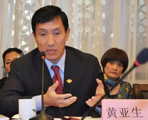 中国拿什么挑战美国？中国人均收入只相当于美国的8%，中国经济领域专家黄亚生劝告中