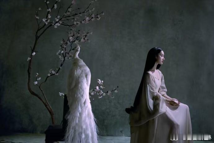 内娱少有的文艺美人谁能忘记郭晓婷在《仙剑三》里饰演的花楹啊，那个灵动可爱的小土豆