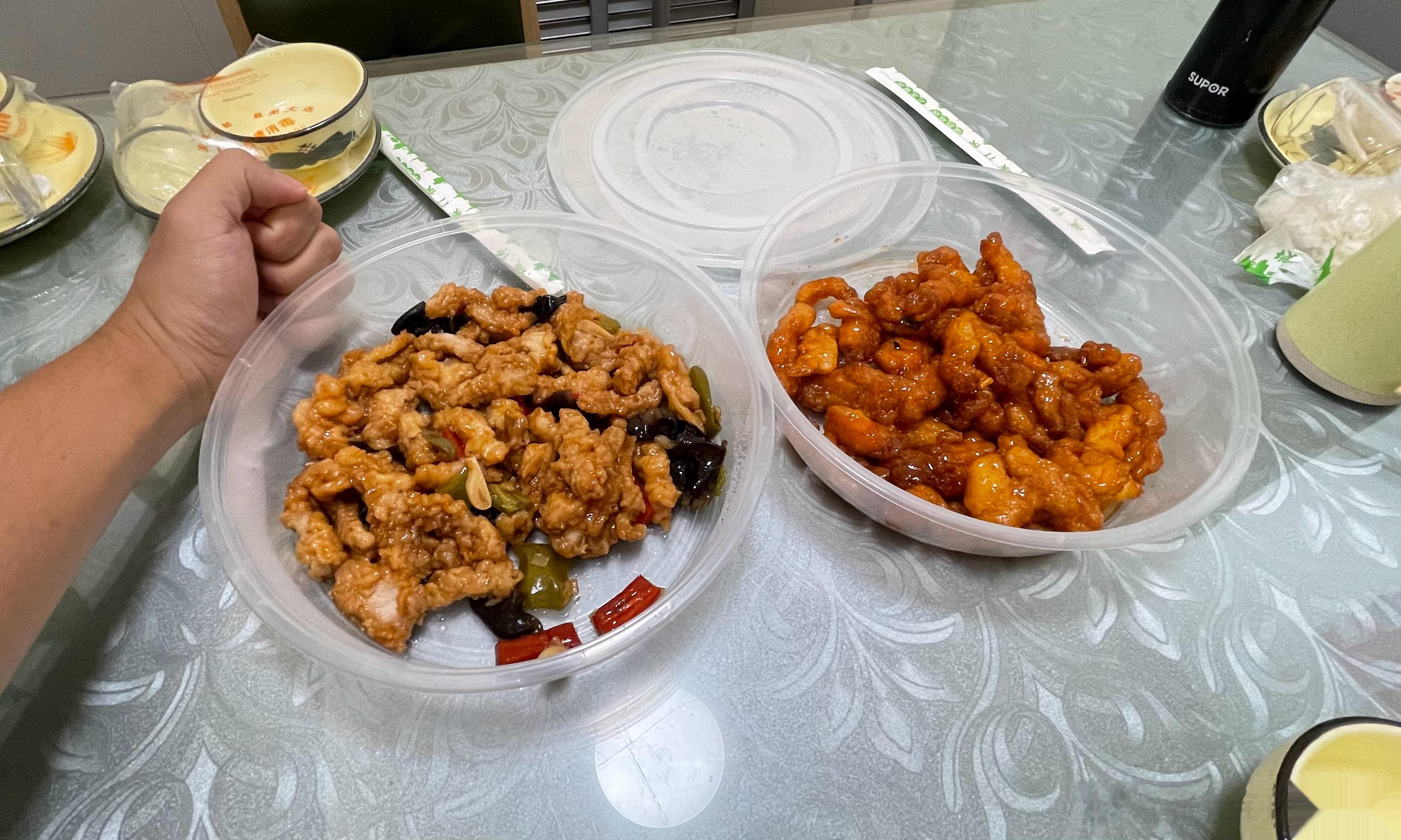 是的，我又来了，拿出昨晚的剩菜，它们甚至还能支撑一大桌子....小时候就有个习惯