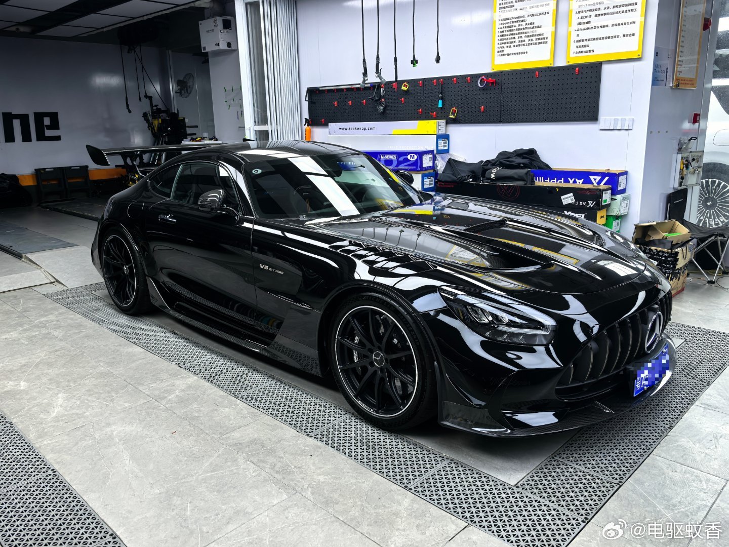 大V8还是帅 大v聊车 上海·FF·Famous虹桥天地店