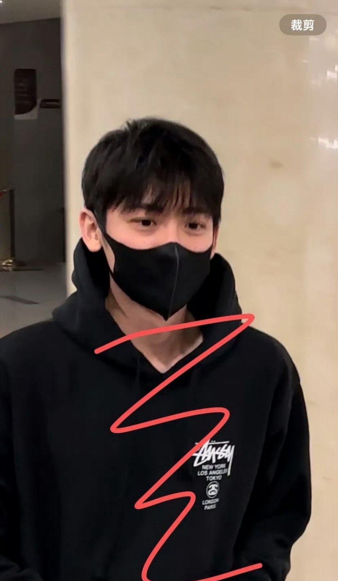逐玉的这个男演员第一眼看过去还以为是金鹤龙 