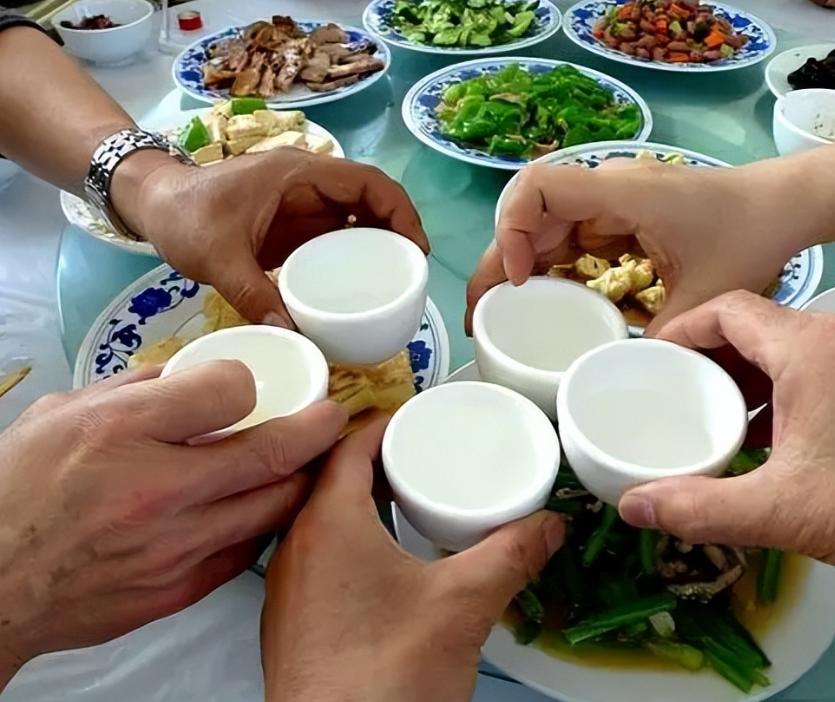 老人戒酒，相当于“作死”？人老了还要不要戒酒？医生一次性说清

“到底我这个岁数