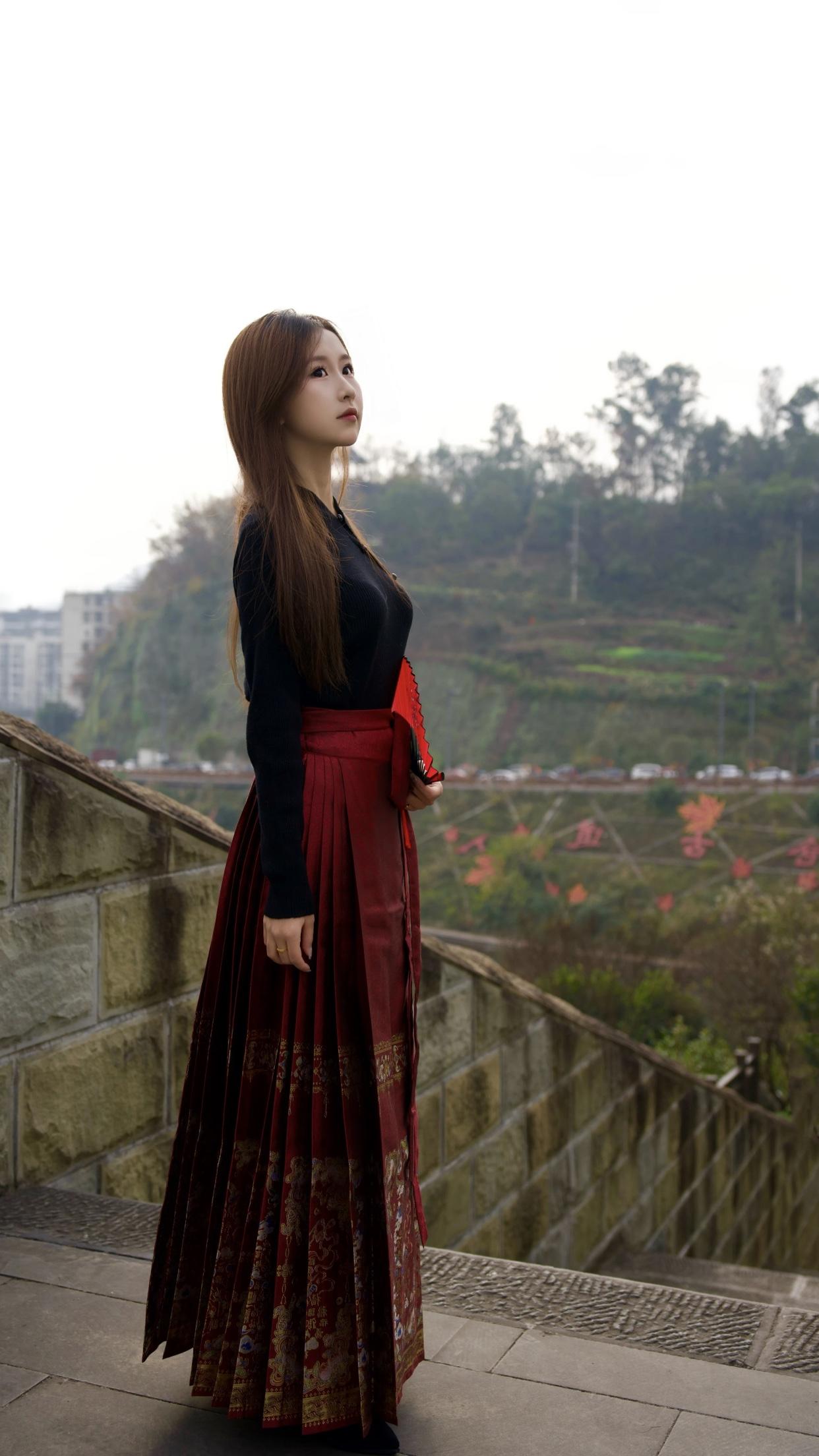 清纯甜美的样子漂亮吗清纯颜值天花板，她侧颜勾人心魂，回眸一笑能迷倒众生，整个人带