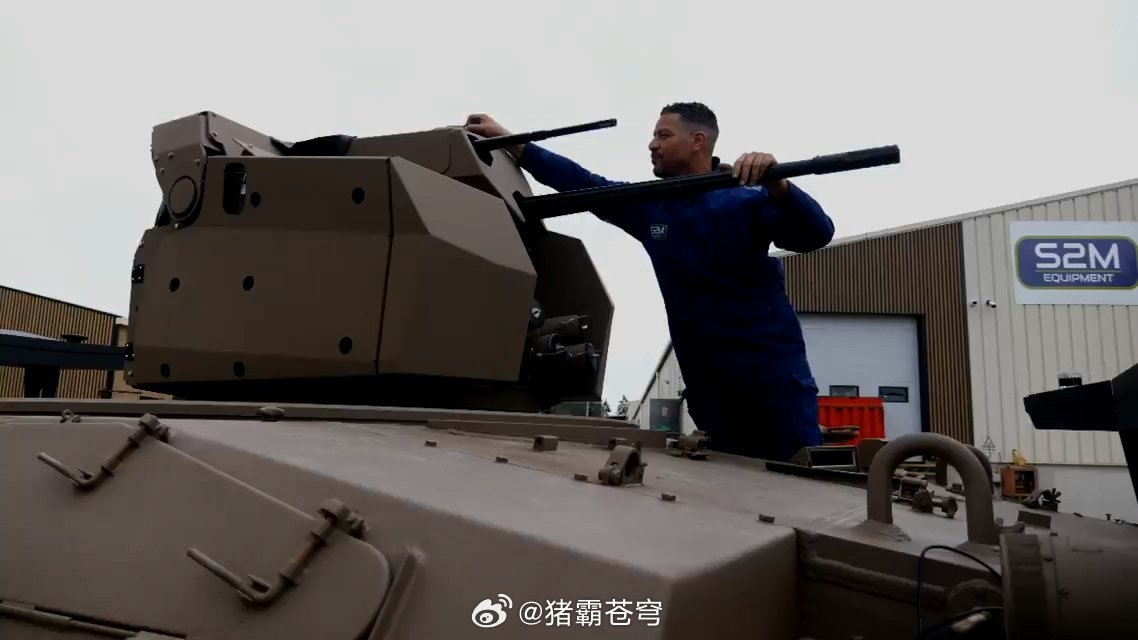 烽火问鼎计划KNDS France 和 S2M 揭幕的 REFURBOT 机器人