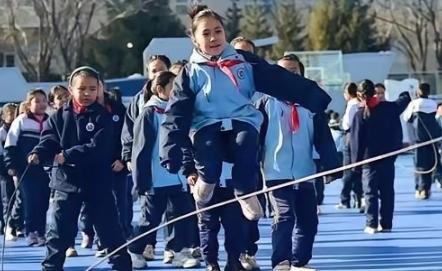 中国具体发展到了什么程度，就这么说吧，中国把全世界人都想要的“安稳日子”，变成了