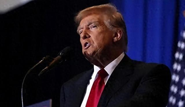 谁能想到，堂堂美国总统满怀期待的东方之行，还没起飞就被自家人在后院狠狠捅了一刀。