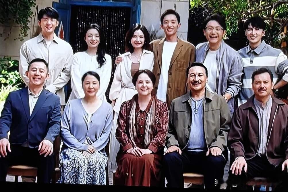 2025年值得推荐的励志电视剧，这五部不容错过。
第一部《红石榴餐厅》，可以看到