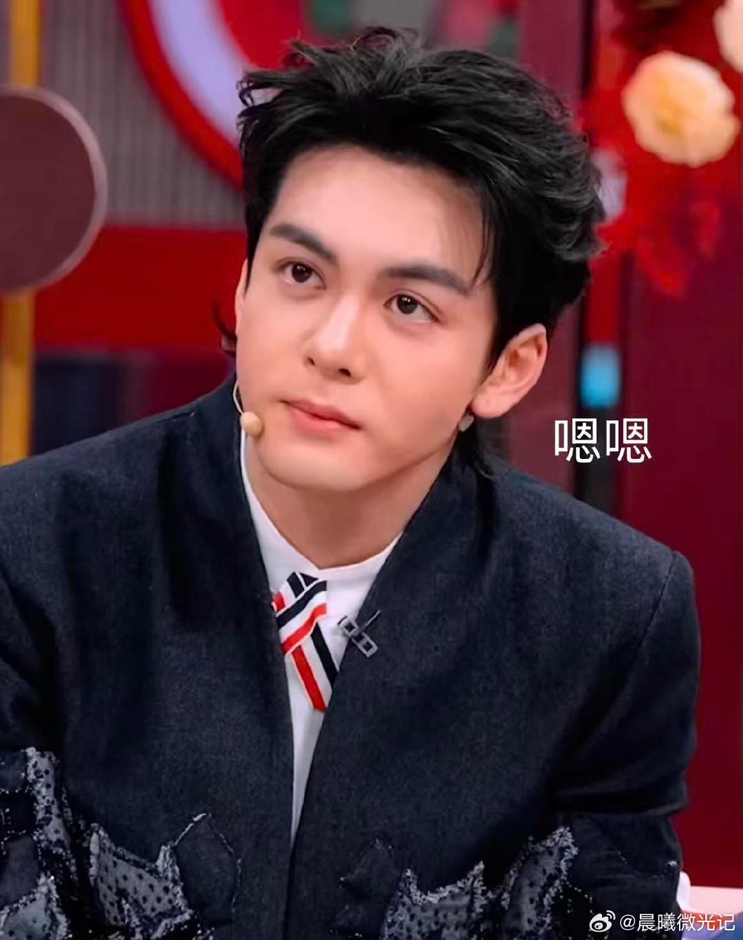曾舜晞上来第一件事是说本名你好星期六 好六新规下达后第一个严格执行的人！报完艺名