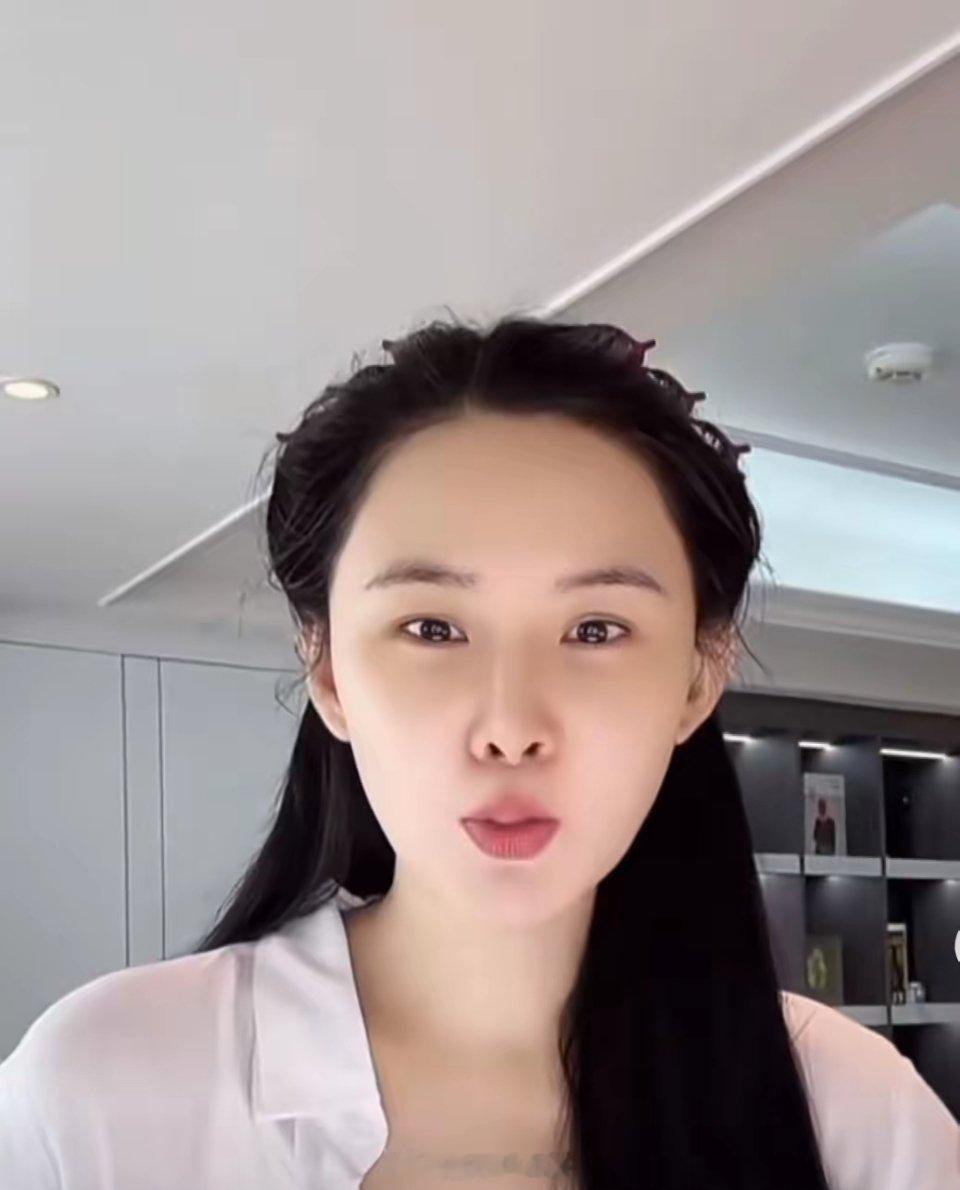 张颖颖开撕说句实话，作为一个看客，我真心觉得张颖颖现在有点钻牛角尖了，还暗地内涵