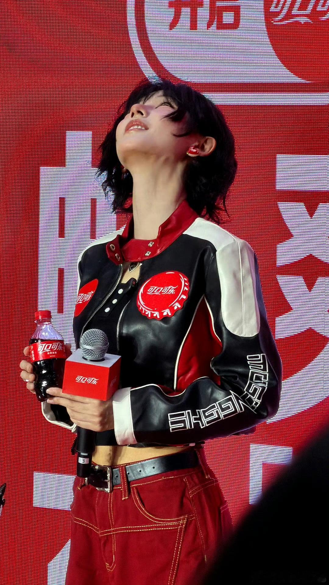 张予曦超短发气场直接两米八！张予曦全新超短发造型利落高级，机车风穿搭酷感翻倍！ 