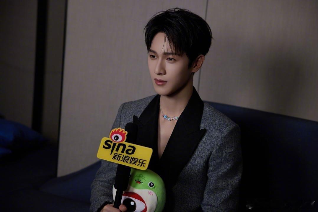 逛三里屯迪奥可能偶遇李昀锐 听李昀锐李昀锐lin聊迪奥，才知道什么叫「懂得」与「