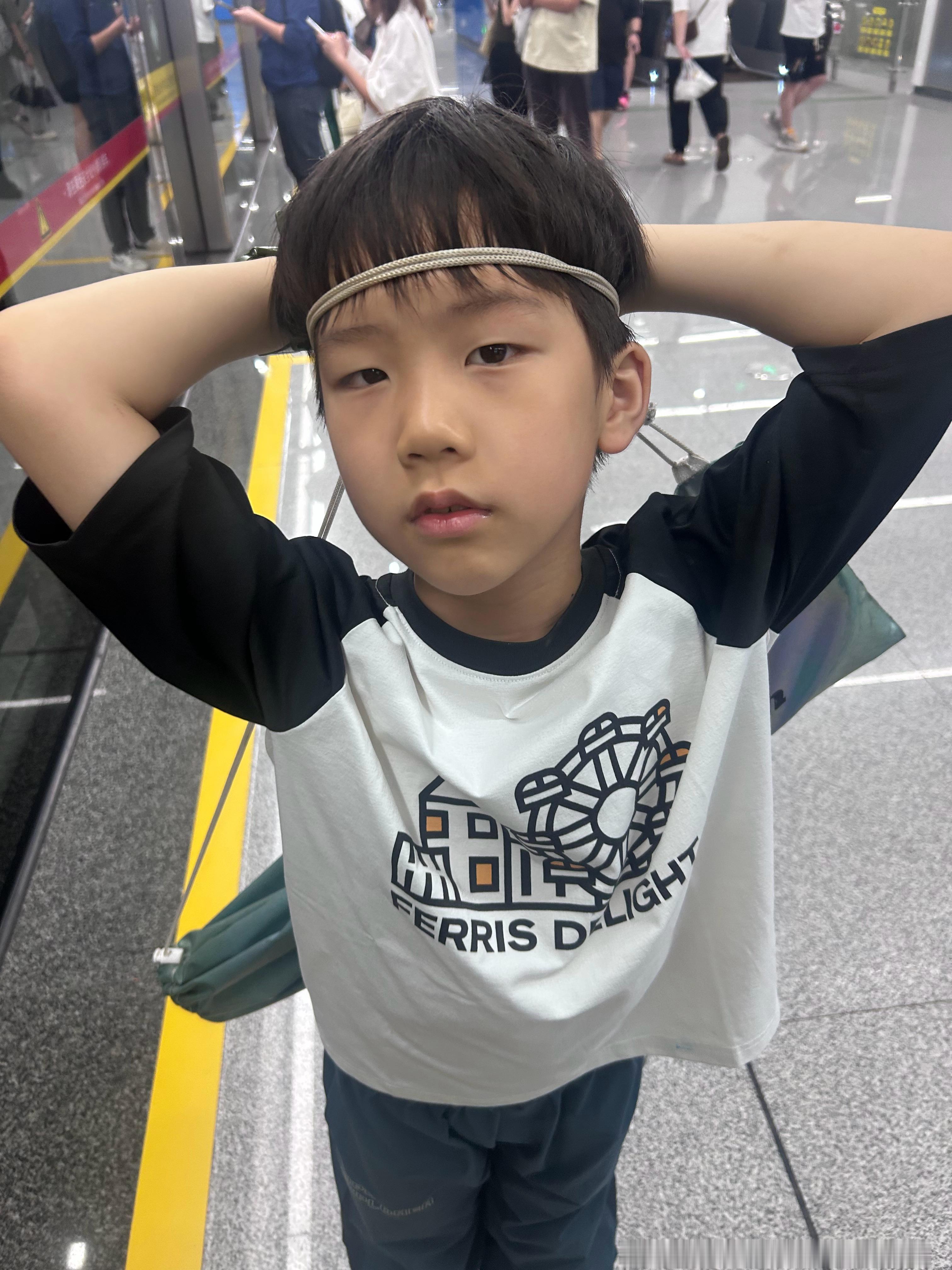自己无意中搞出来的发型还挺好看诺诺养育手册
