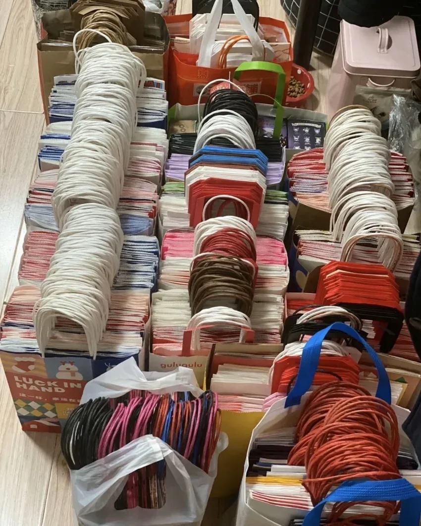 每一代都有自己喜欢的破烂儿[捂脸][捂脸][捂脸]
话说这么多得喝多少[打脸]