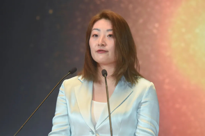 【#宗馥莉已回娃哈哈上班#！#娃小宗仅41天就退场#，知情人士：部分经销商不信任