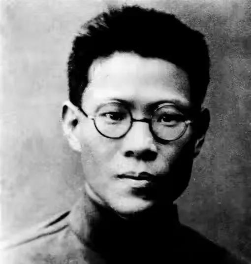 蔡和森与向警予分开之后，留在莫斯科担任中共驻共产国际代表。繁重的工作压在身上，加
