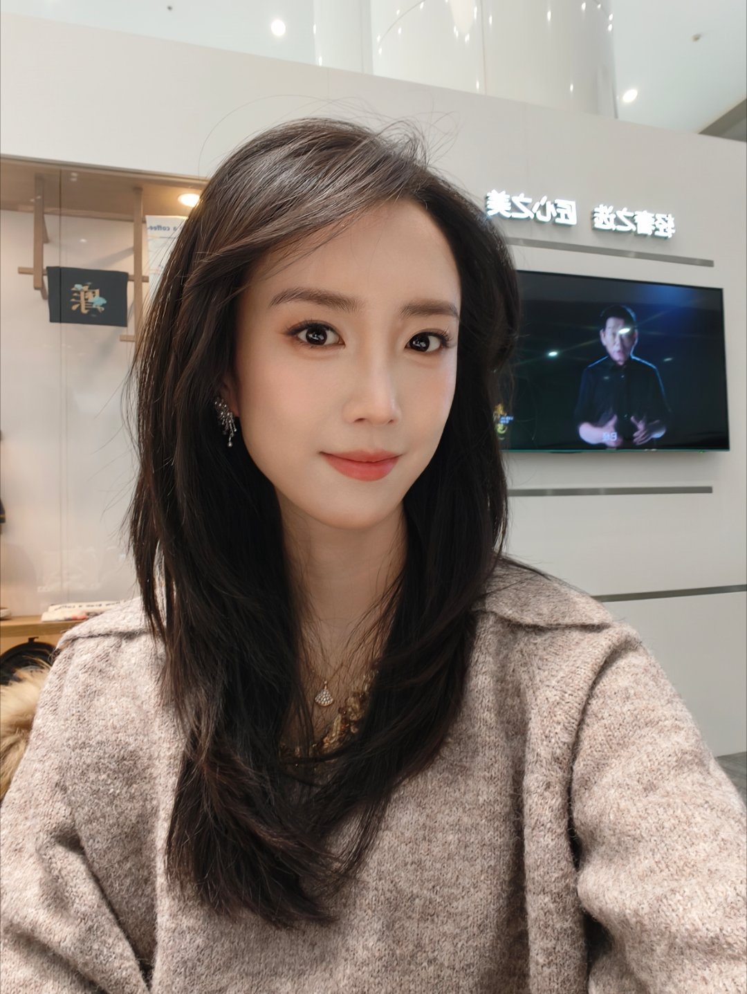 很多人好奇昨晚黑灯瞎火头发剪成什么样了？来吧，请品鉴