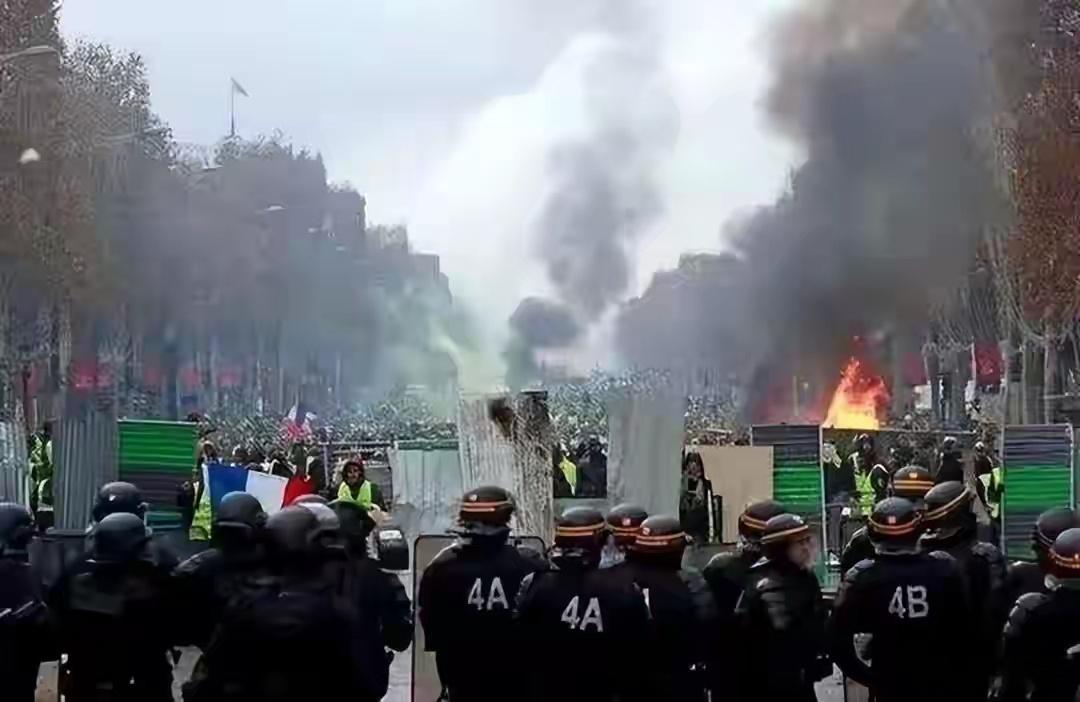 世界乱成一锅粥中国安心过日子这是大部分西方国家面临的最紧迫问题：缩减财政开支，民