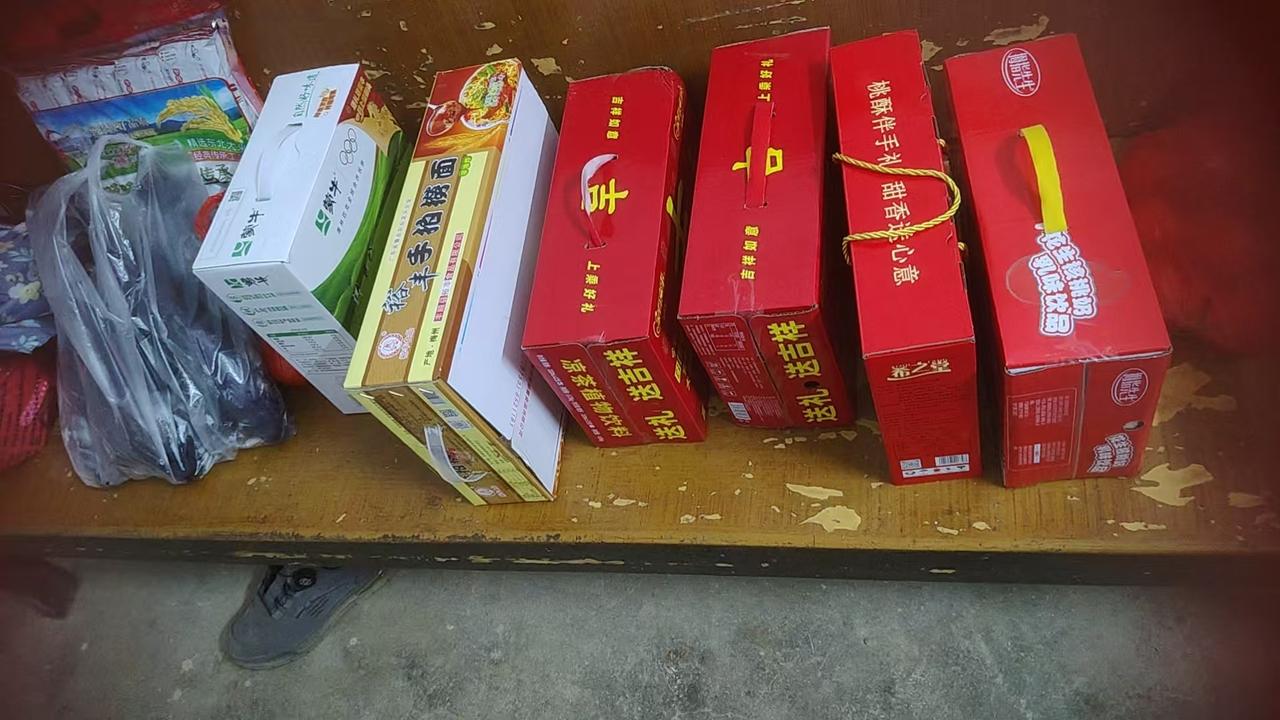 粤西高州年例正式隆重登场了！
今日去舅舅家睇年例，说真的是有点不好意思的，我与我