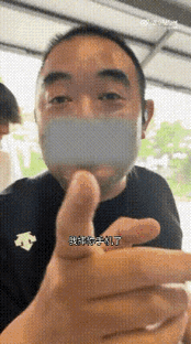 大快人心！慕田峪长城导游带外国人插队，游客好心劝阻，反被当众辱骂、威胁摔手机！官