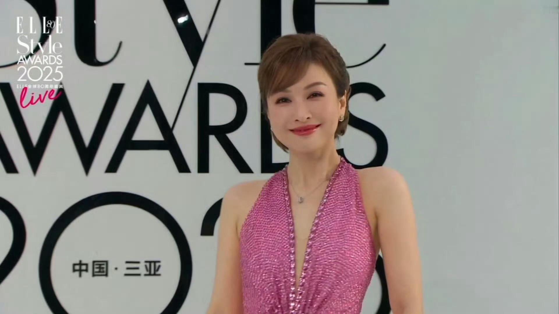 吴昕这些年的变化 以前看她总觉得有点平凡，现在再看，这独特的气质，这出众的才华，