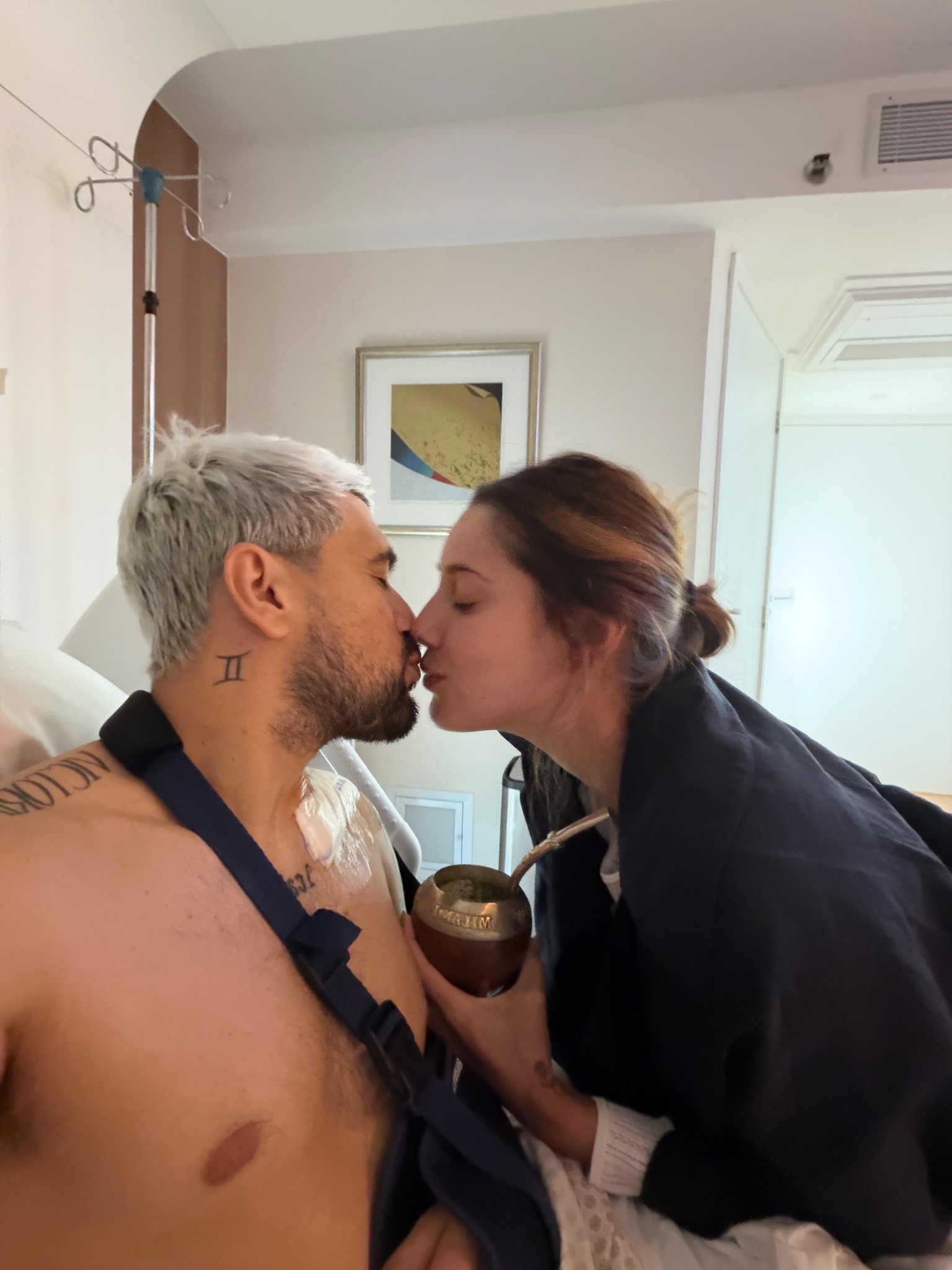 ✅ 德阿拉斯凯塔本周四成功接受了手术据《环球体育》报道，弗拉门戈预计乌拉圭人需要