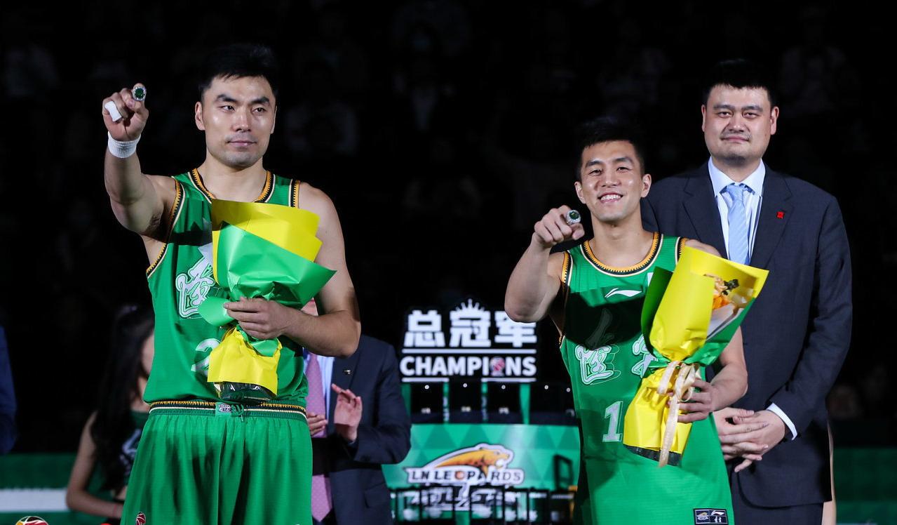 CBA首轮辽篮109-85南京同曦图片分享，颁奖仪式姚明罕见露出笑容
CBA首轮