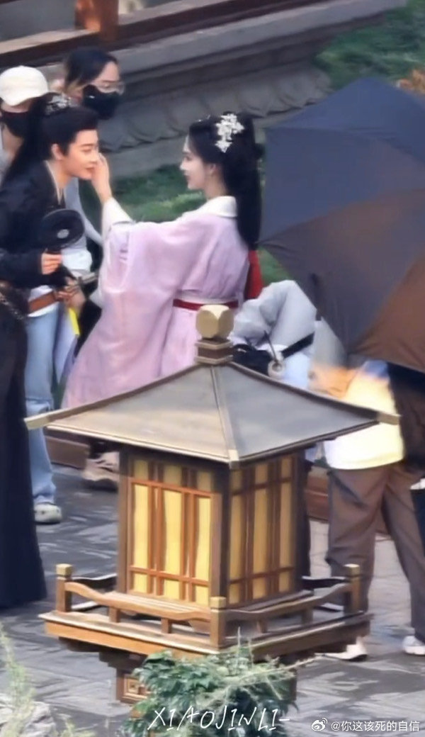 孟子义好会撩孟子义好会撩一女的 安排个百合！！ ​​​