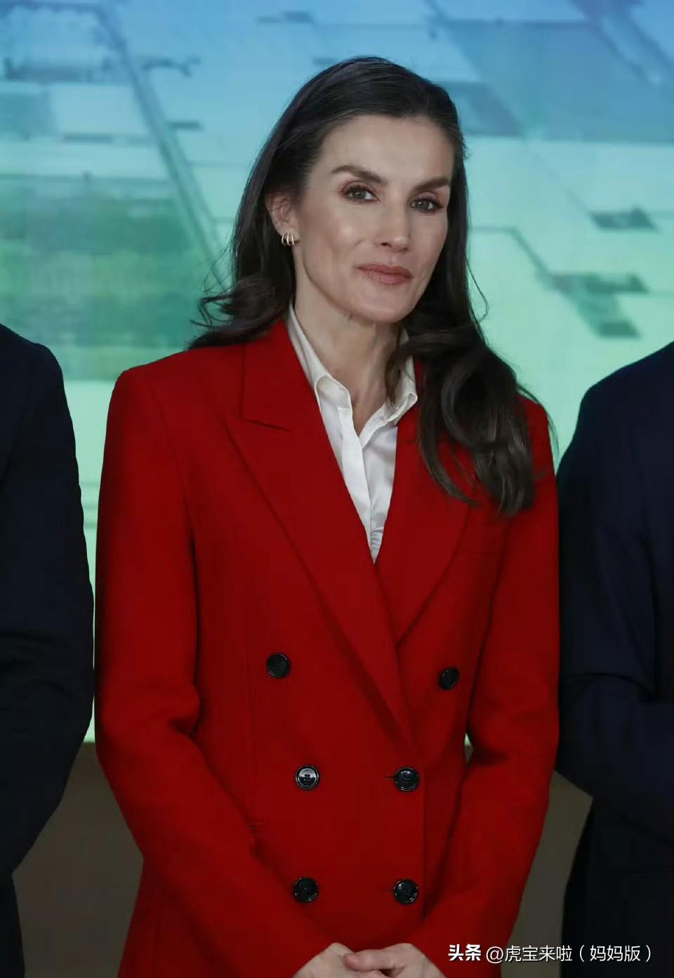 莱蒂齐亚王后出席“拉斯帕尔梅里利亚斯”实验站成立50周年庆祝活动，一身红色西装非