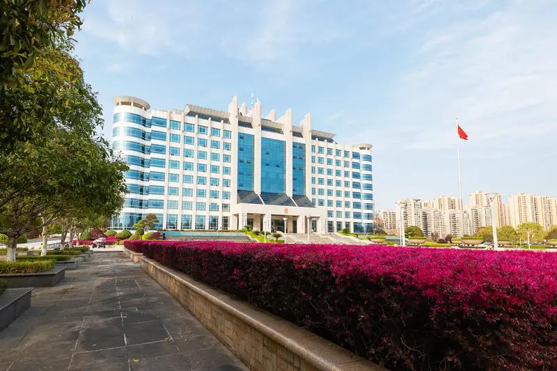 中国农业发展银行湖南省分行原行长吴晓轮接受审查调查金融领域的反腐行动持续深入，此