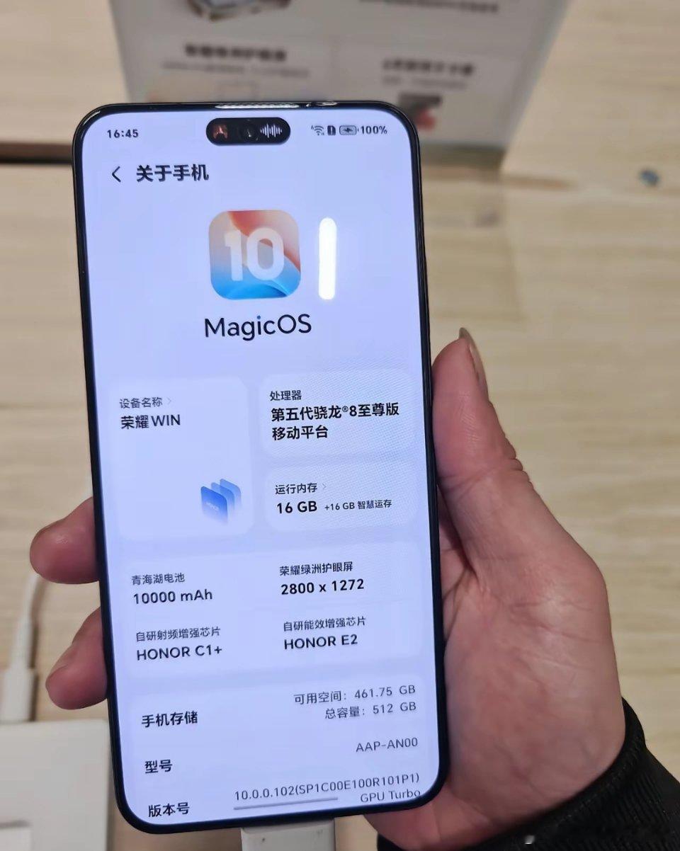 荣耀win真机黑色感觉质感很一般不过10000毫安的电池确实厉害 