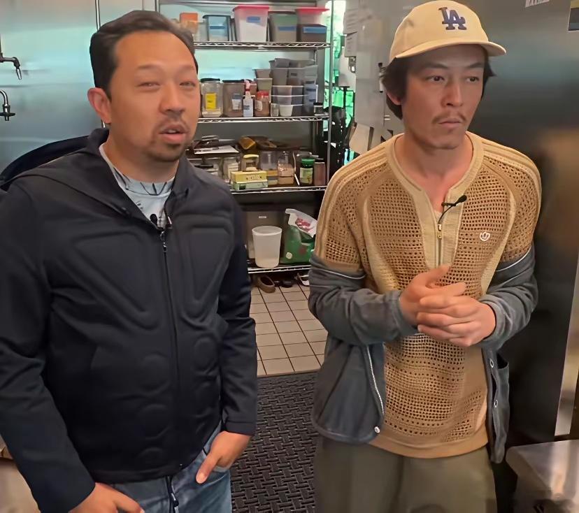 我的天呐！陈冠希现在变化也太大了，完全认不出来。 
