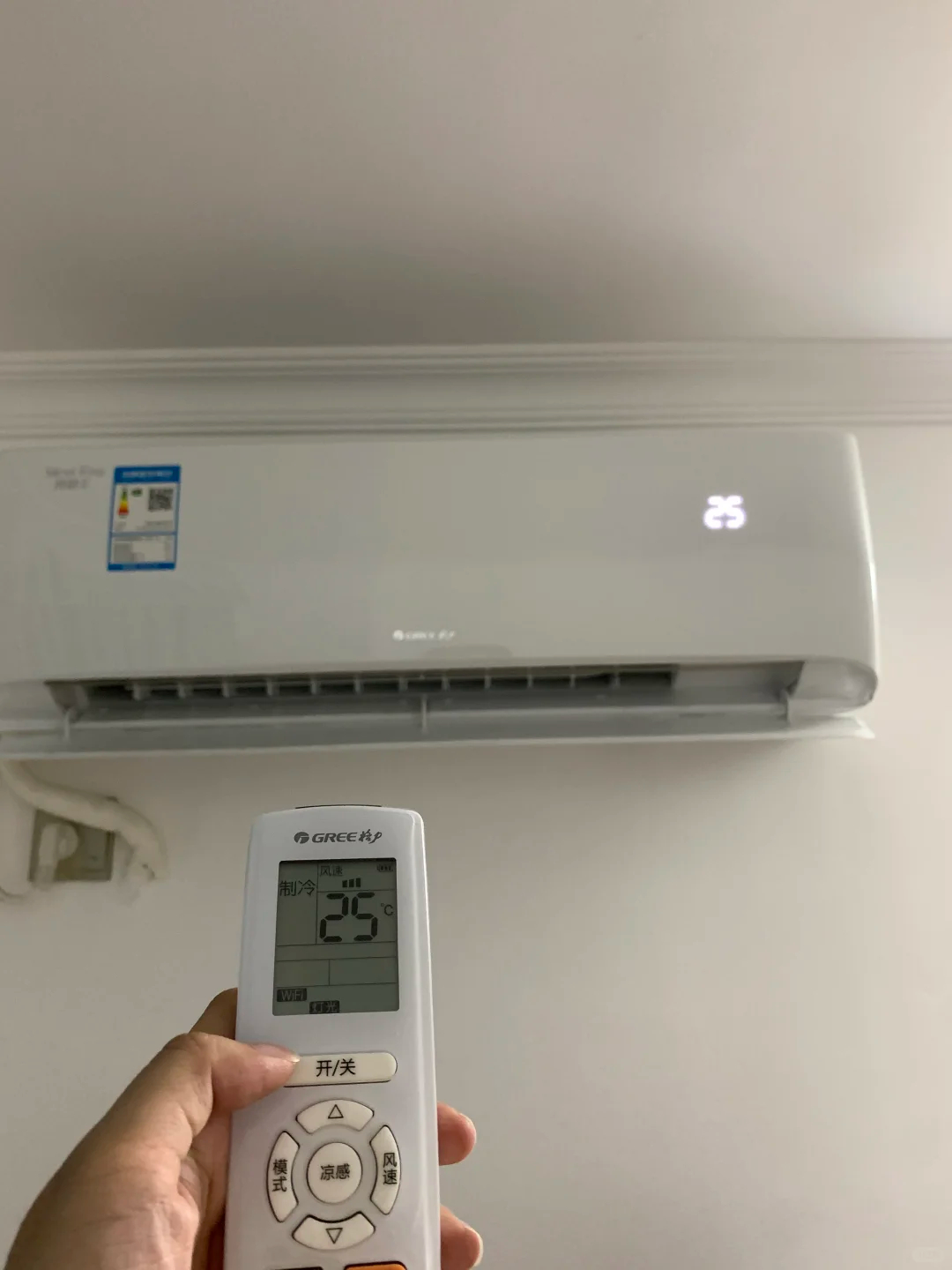 买空调会关注细节吗格力遥控器里有黄金 之前总觉得格力空调偏贵，现在看来贵确实有贵