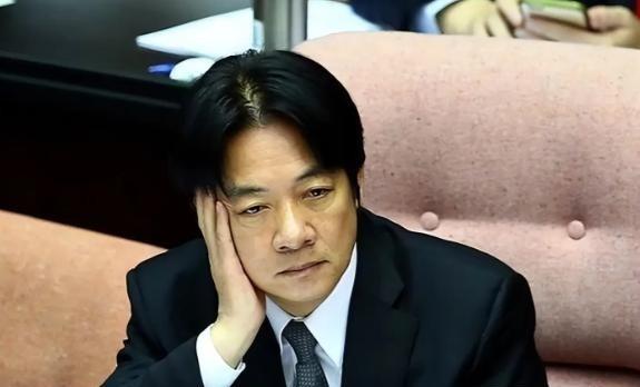 大陆没有宣战，没有封锁，只是在一份政府工作报告里换了一个字——“打击“替掉“反对