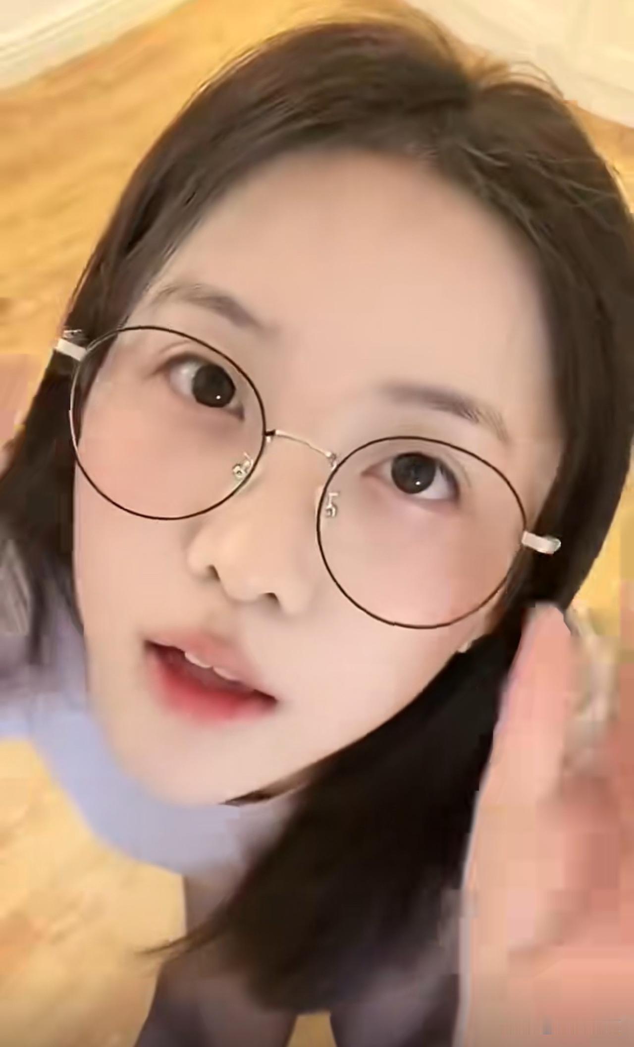 假期只剩2天了，想找妹妹玩的哥哥还来得及吗？[大笑]