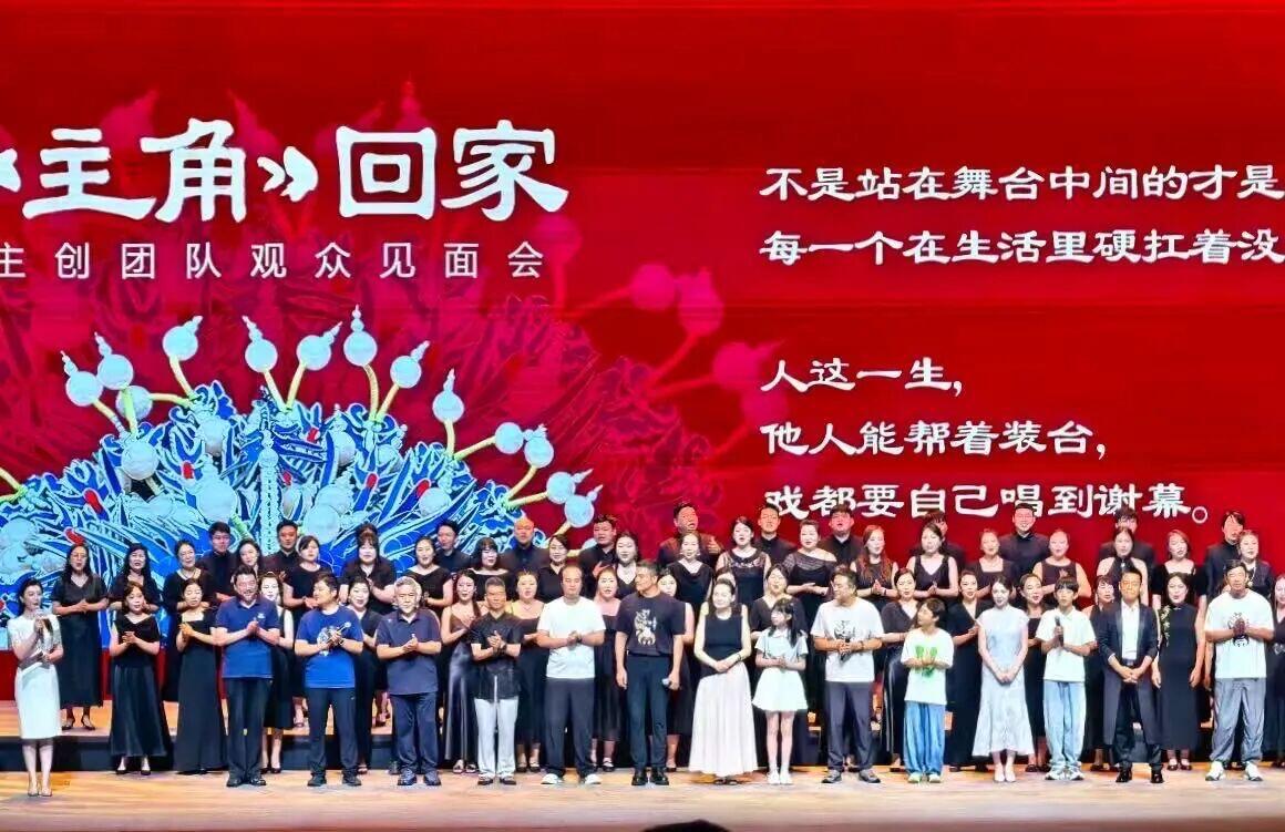 《主角》“回家”名场面，为何火遍全网
 
剧中忆秦娥在外闯荡半生，几经起落，拖着