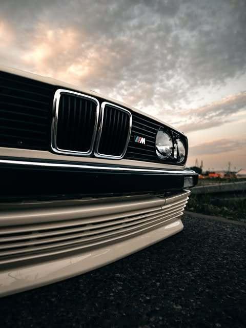 BMWClassicE30338is