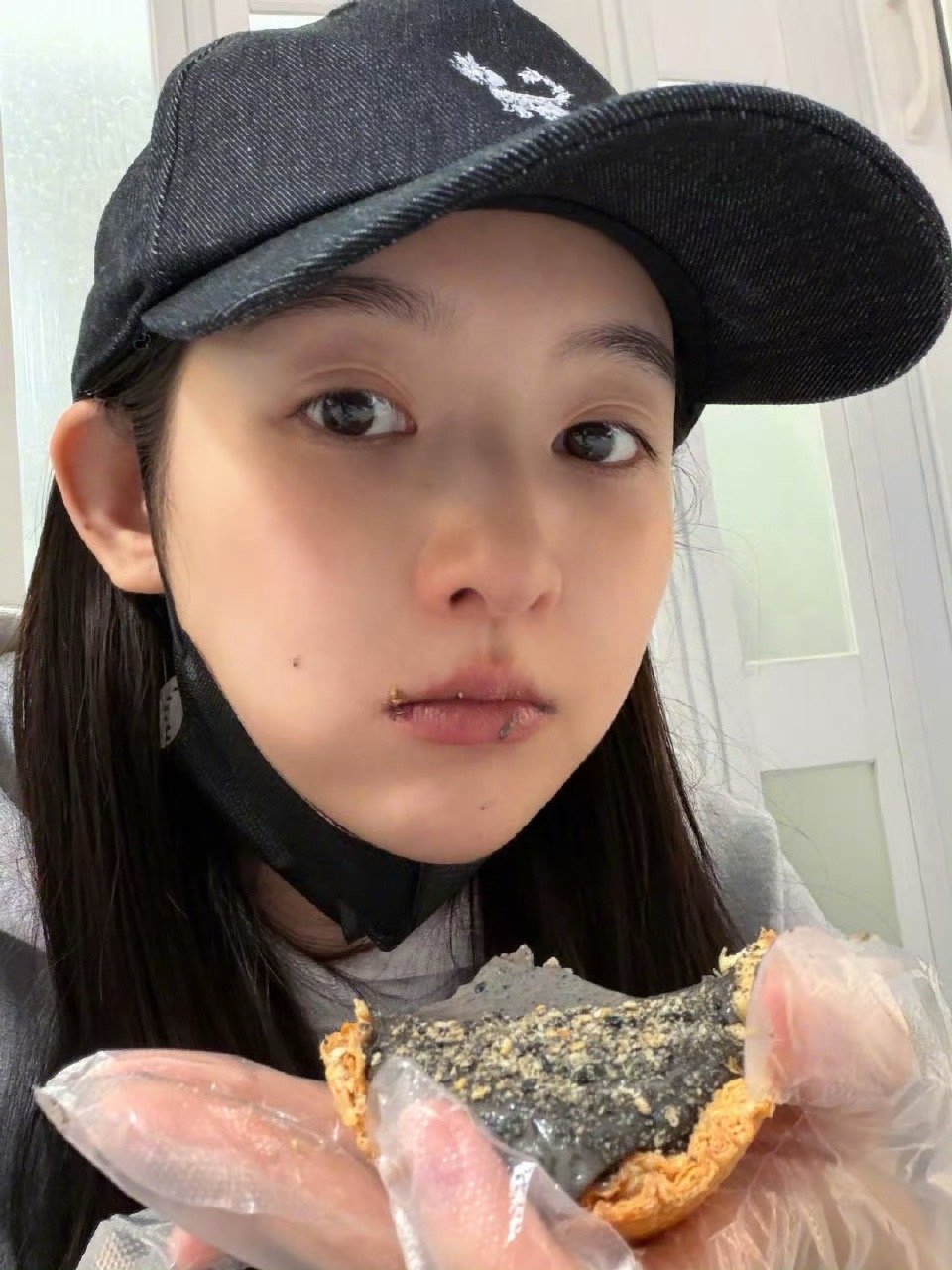 王玉雯怎么啥都好吃啊王玉雯下次不许吃那么快了 大馋丫头王玉雯上线！王姐真在澳门吃