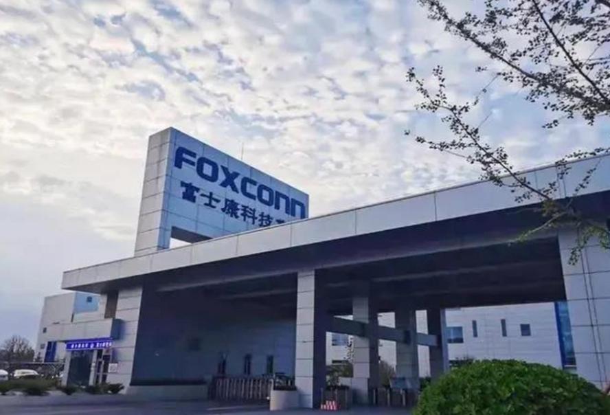 富士康崩得太突然！郭台铭可能没料到，以前大陆工厂灯火通明的代工巨头，如今像破气球