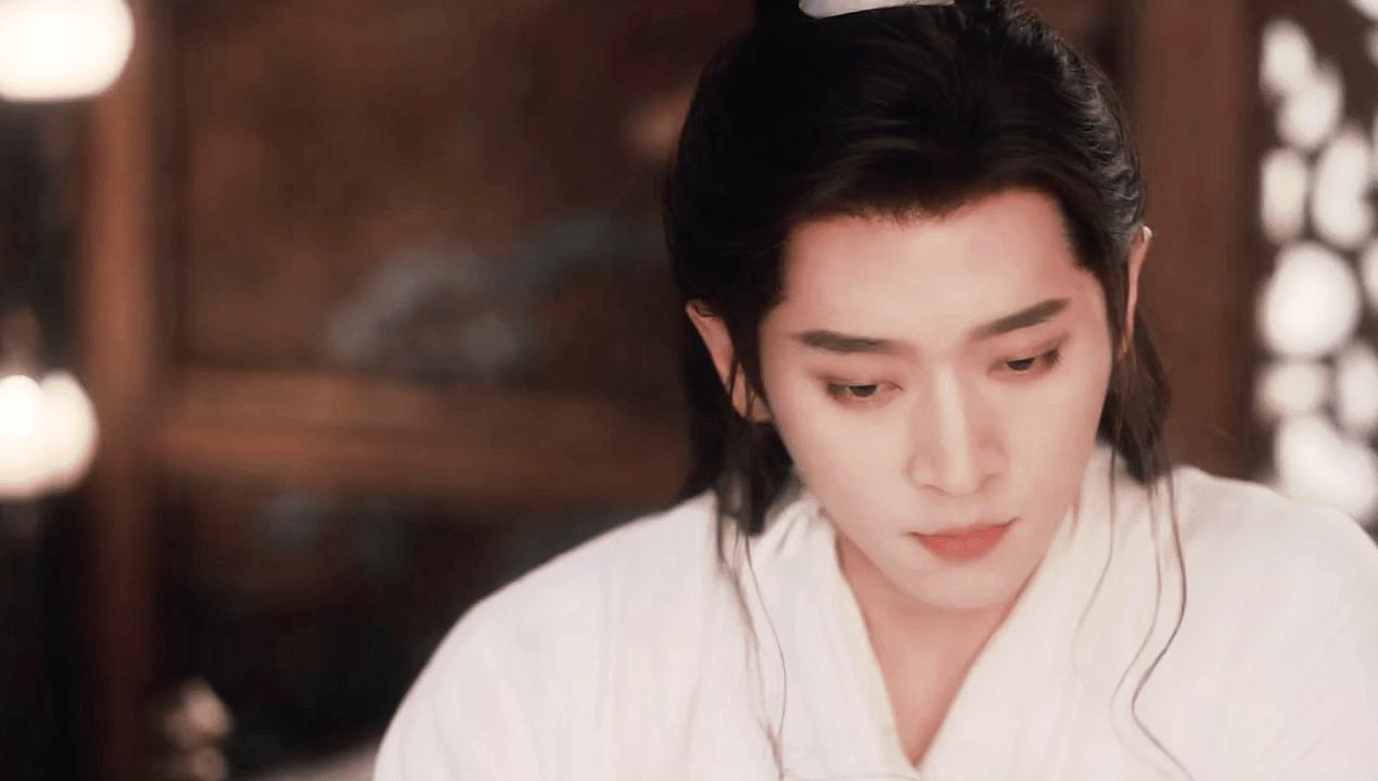 丞磊眼神能拉丝也能杀人 劝服学子那场戏，他眼里是有火的。不是那种张扬的、燃烧的火