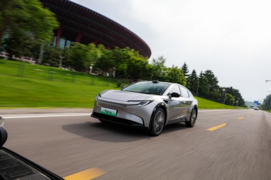 一年一度的618购物节如期而至，消费降级趋势下，消费者对性价比的追求愈发强烈，希