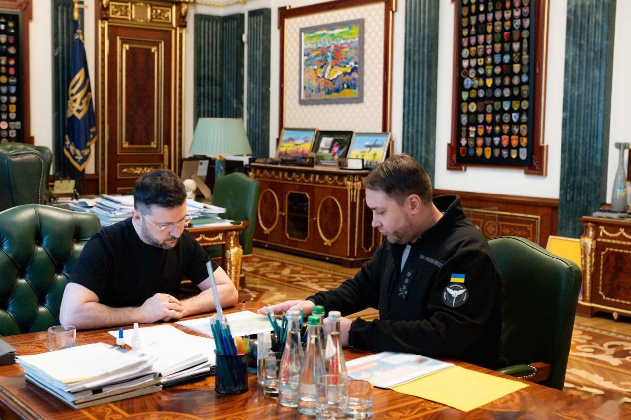 乌克兰国防部情报总局局长布达诺夫将领导乌克兰总统办公室泽连斯基总统表示：“现在乌