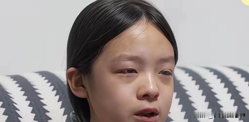
详
10岁女孩的父亲，三年多前就因为病走了。三年多来，女孩一直跟在妈妈身边，