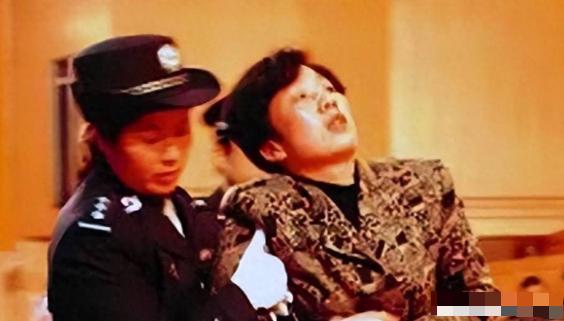 2001年，“女老虎”蒋艳萍被判处死刑，万念俱灰之下，听说只要怀孕就可争取缓刑，