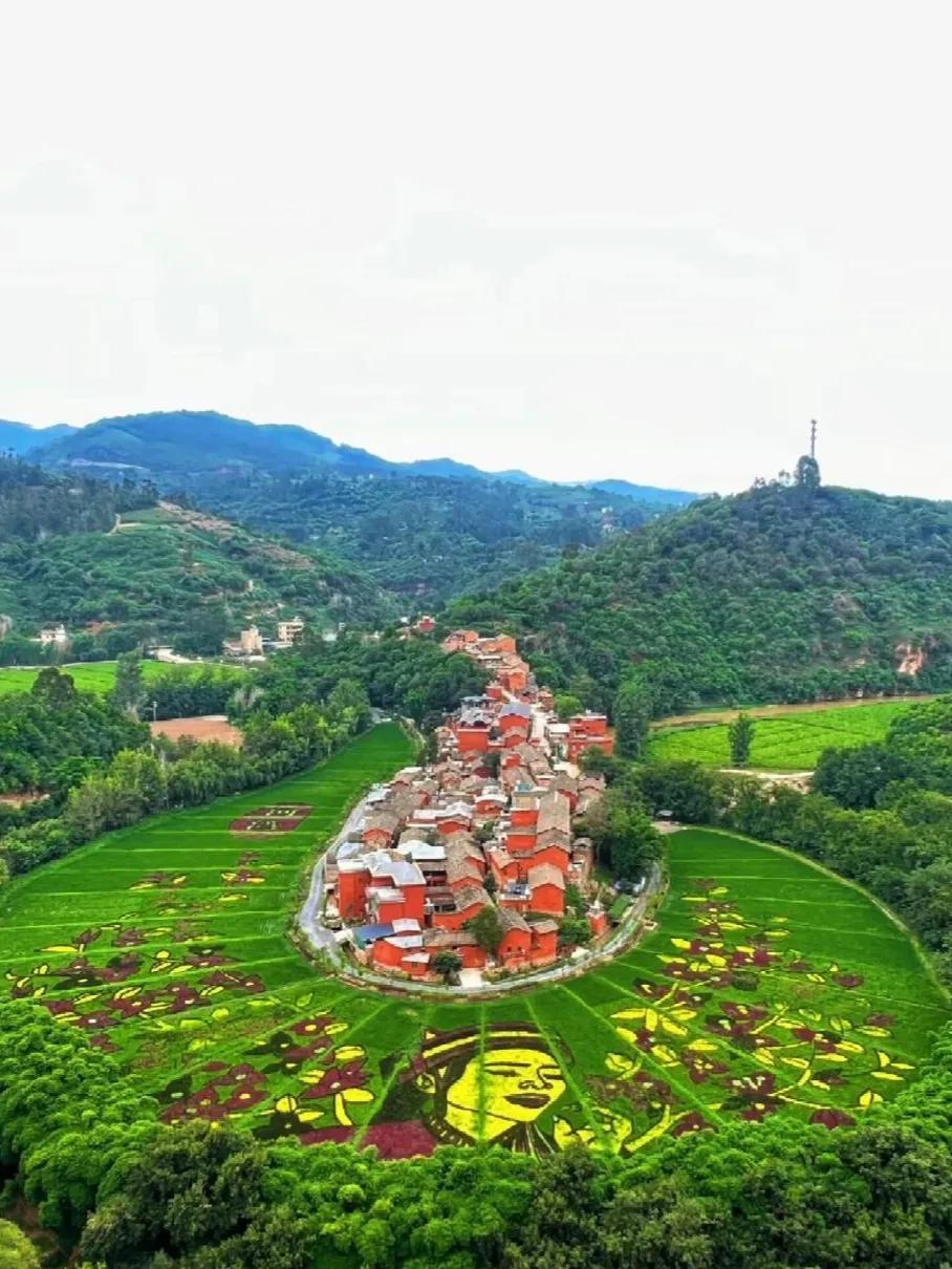云南宜良县之旅
 
趁着闲暇，我走进了云南宜良，邂逅这座滇南小城的温柔与奇秀。这