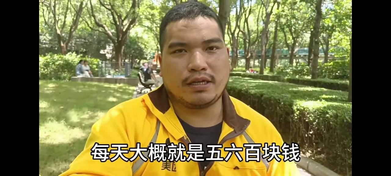 上海40度高温外卖员能赚多少？现在天气太热了，上海已经达到了40度高温，不少人都