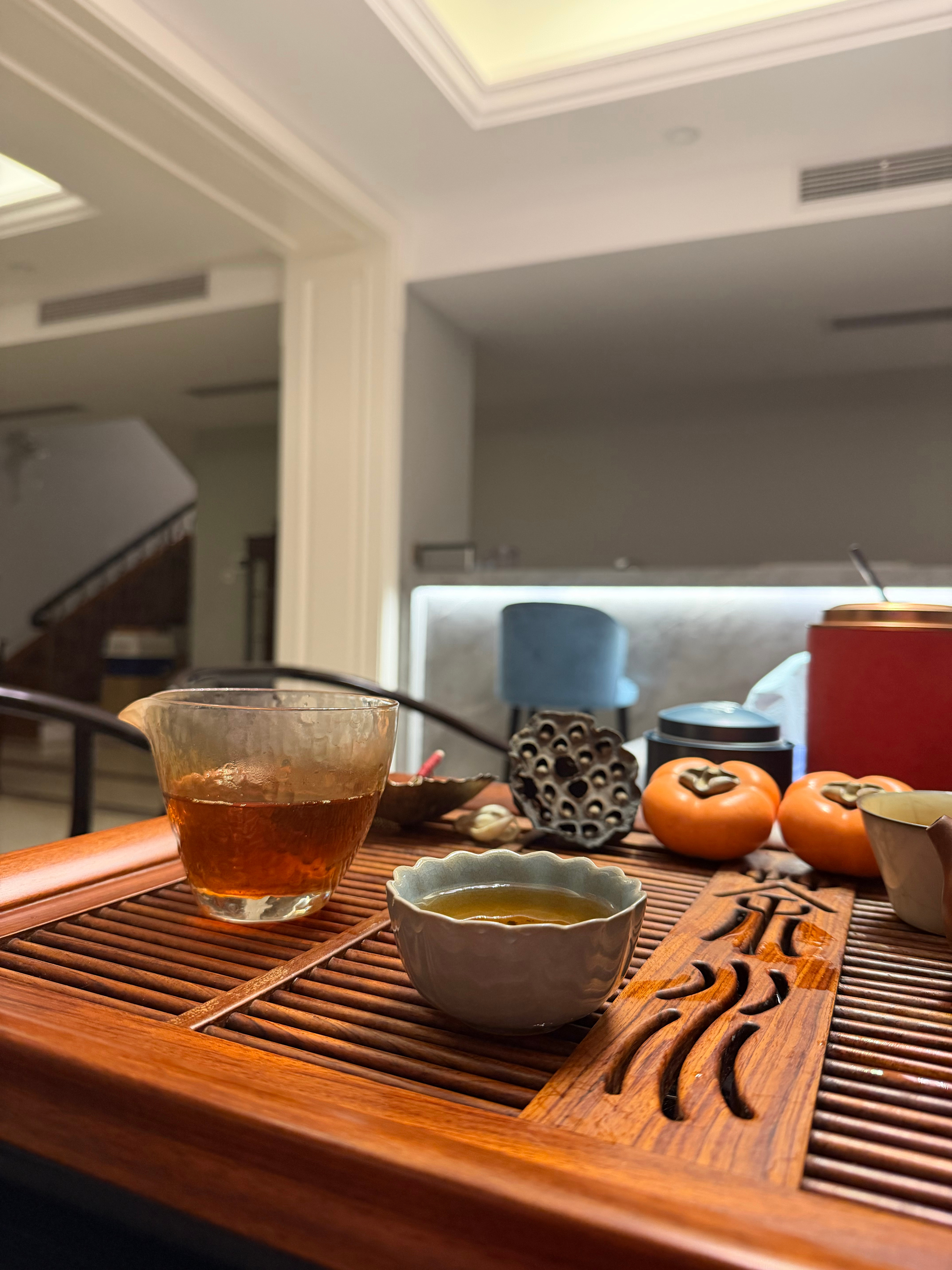 又到了月桂轩昂，长夜幽静的季节。院里的桂花开得极好，夜深人静的时候，香气更加馥郁