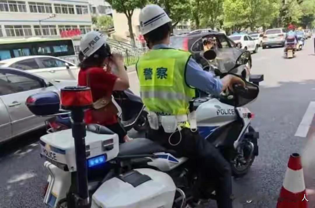 高考是孩子人生里一场重要的考试，每年这个时候，考点内外都揪着不少人的心。而每年总