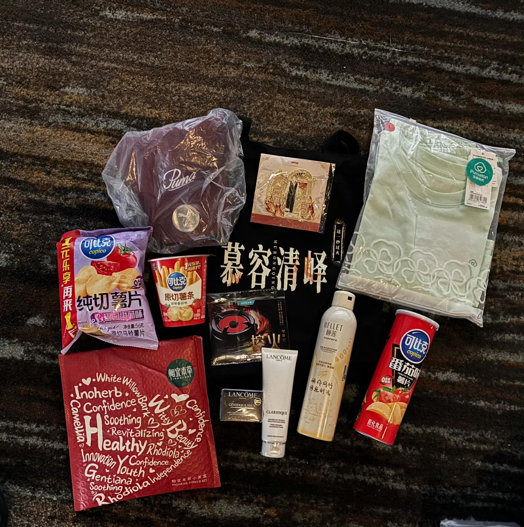 张凌赫送灶具张凌赫伴手礼送灶具 好羡慕在现场的人 那英成张凌赫王楚然爱情保安了