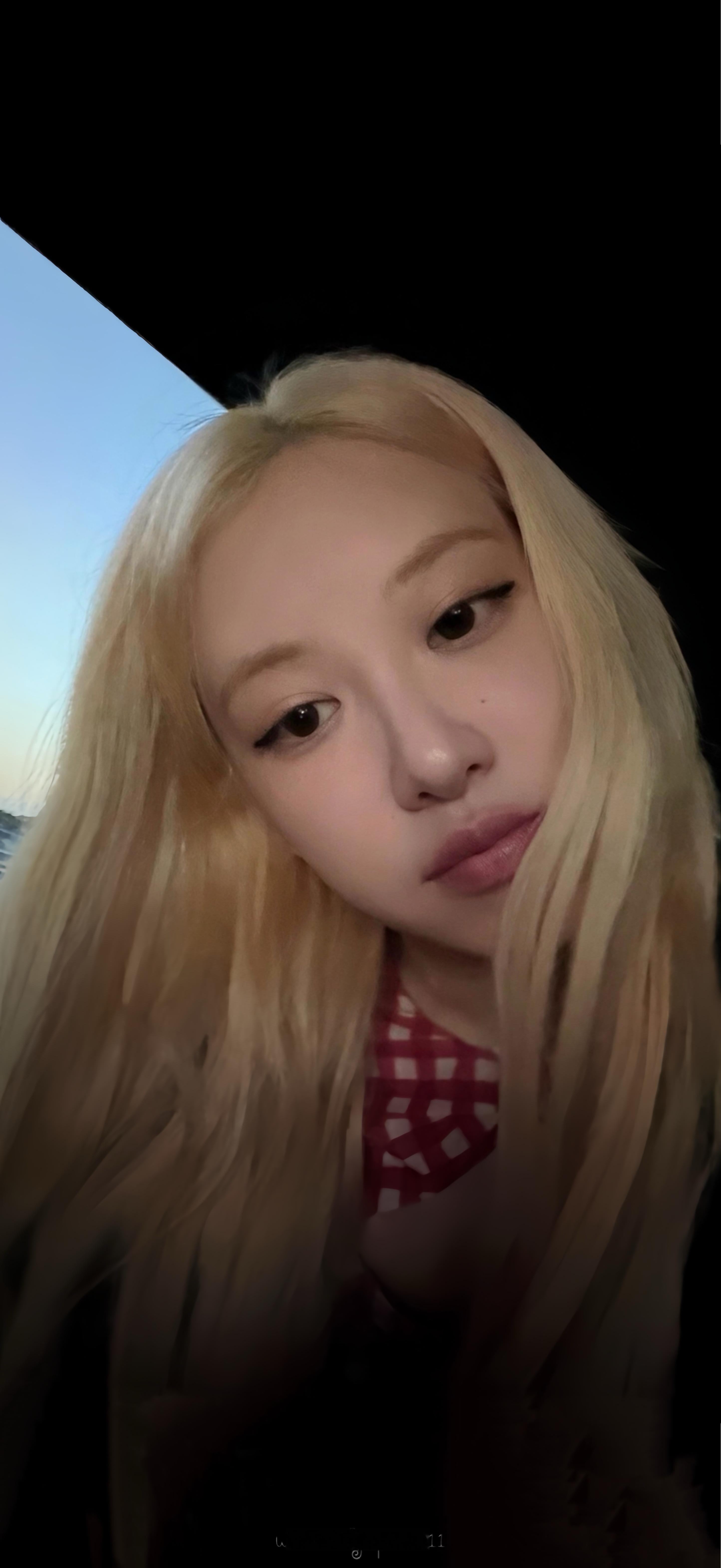 ROSÉ  一张手机壁纸