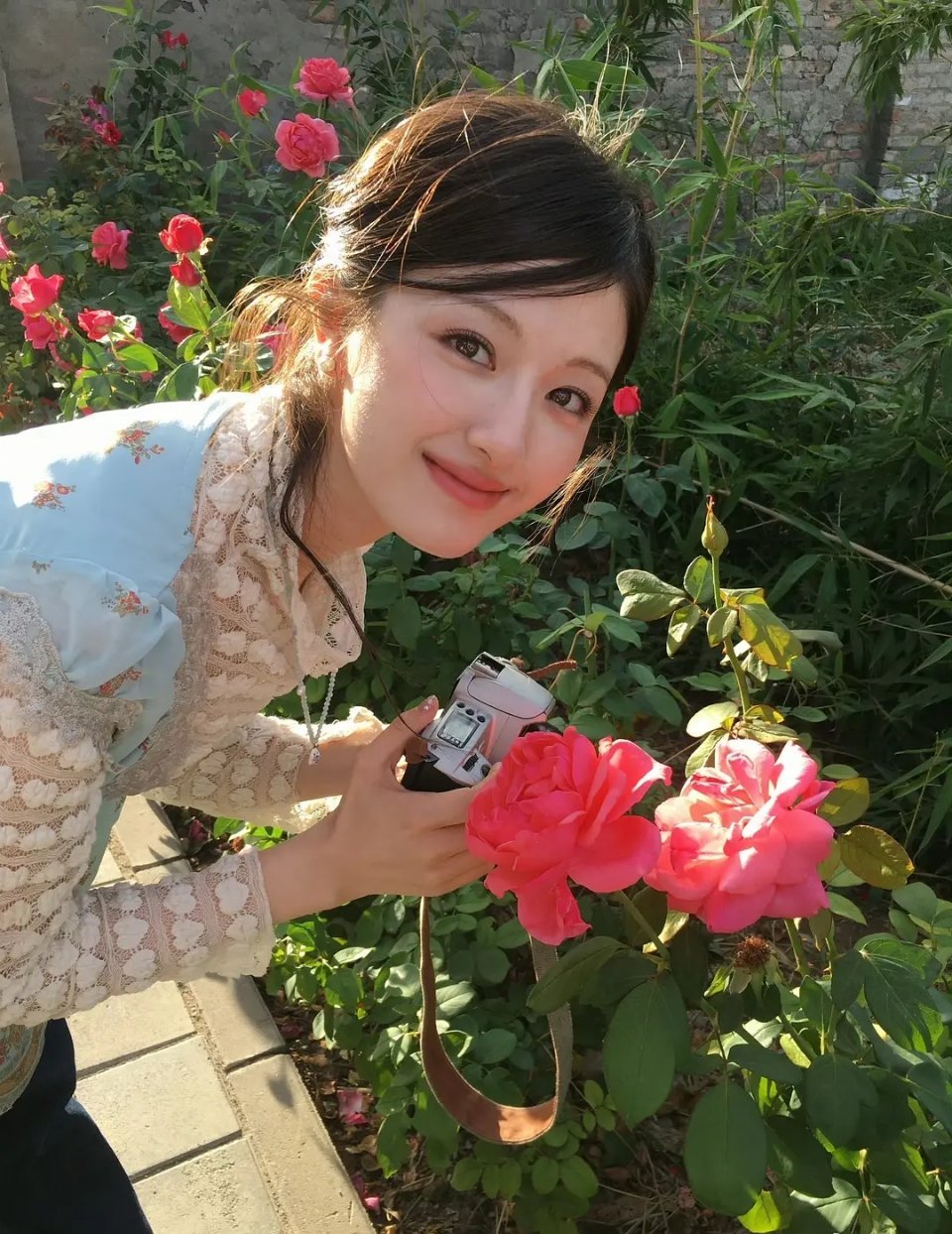 被骂了之后知道化妆再营业了[允悲][允悲] p图➕化妆算是看得过去了 ​​​